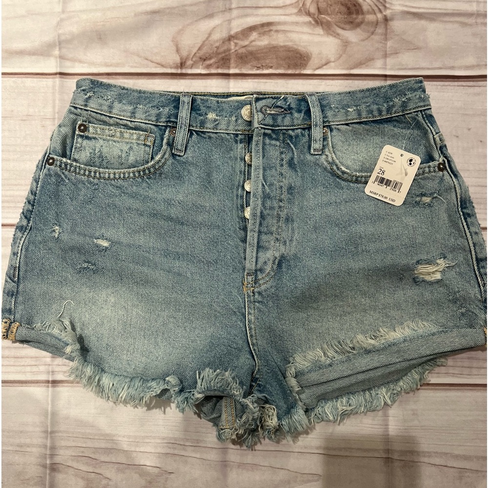 Free People (We The Free) size 28. Light denim, distressed denim. NWT.